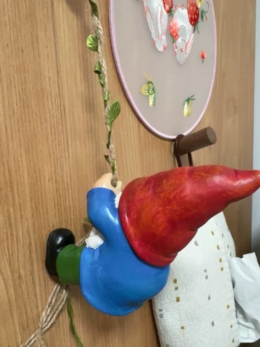 Click to view full screen Runaway Gnome Figurine Climbing on The Wall review-4