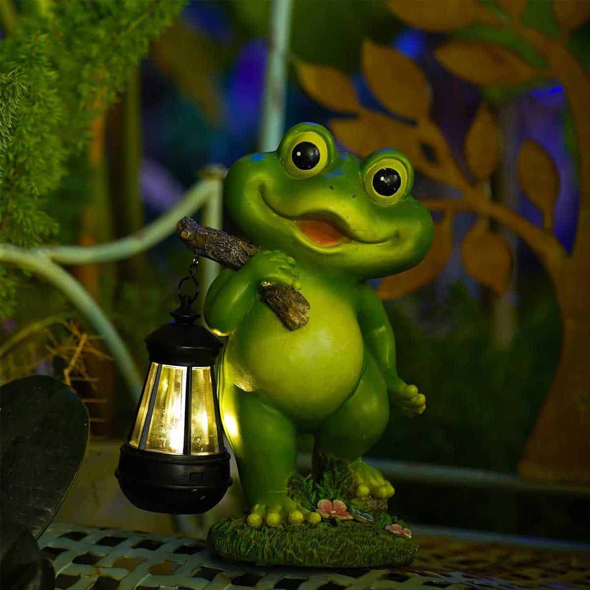 Cute Frog Statue with Solar Lantern-2